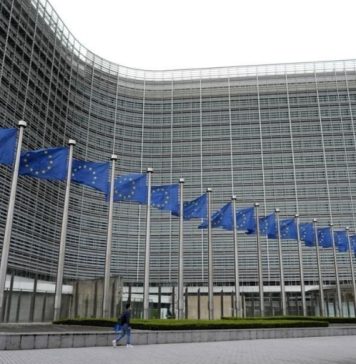 Еврокомиссия больше не считает возможным выдавать Киеву обычные займы