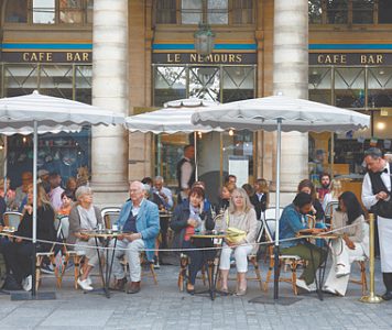 Франция отказалась от повышения пенсионного возраста