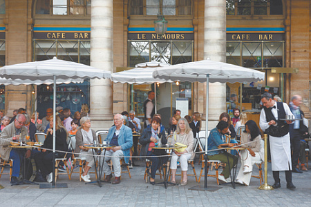 Франция отказалась от повышения пенсионного возраста