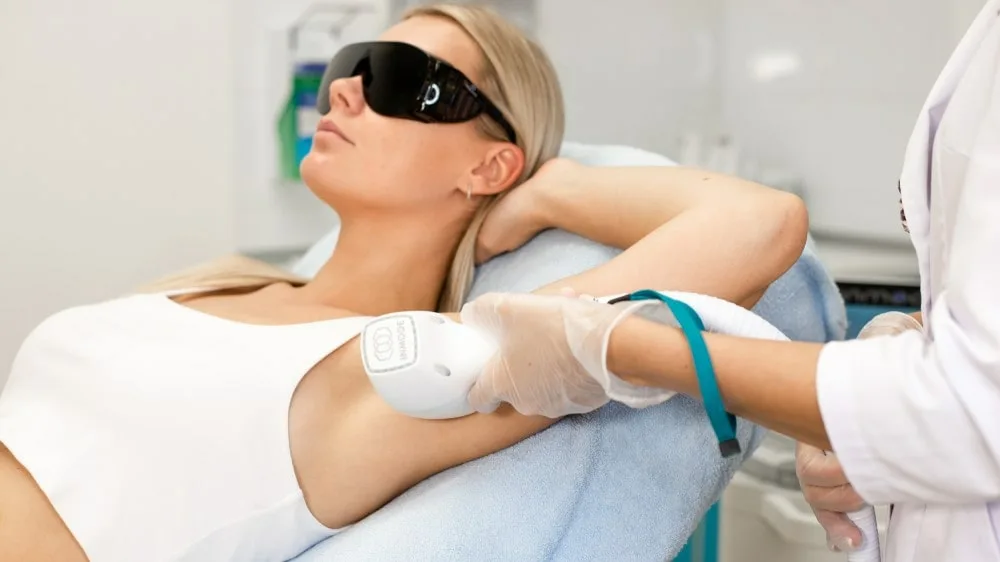 Лазерная эпиляция подмышек: что это, как проходит процедура и какие преимущества