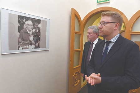 "Яблоко" отбрасывают от думских выборов