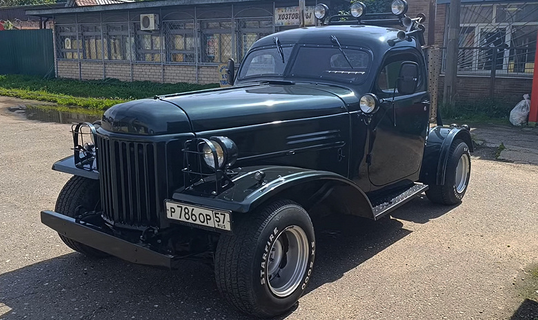 Кабина ЗИЛ-157 и 5,5-литровый V8 от «Чайки»: в Москве продают уникальный хот-род «Бешеная кабина»