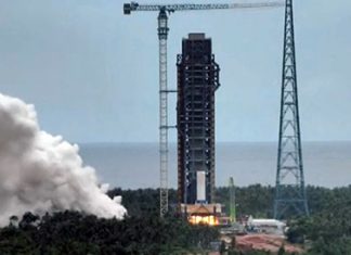 Константин Ремчуков. Китай начинает испытания 92 метровой сверхтяжелой ракеты-носителя для полета на Луну в 2030-м году