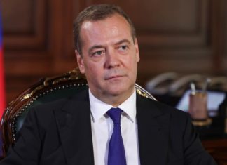 Медведев прокомментировал назначение Ермака главой делегации Украины