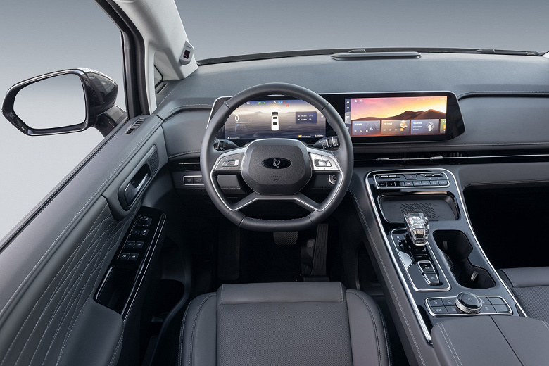 Похож на Mercedes-Benz Sprinter, но родом из Елабуги: в России стартовали продажи минивэнов Sollers SP7