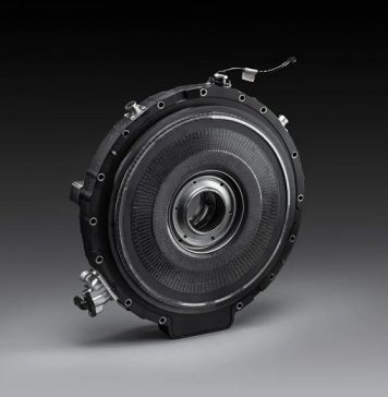 Porsche разрабатывает гибрид с осевым мотором Yasa прямо внутри маховика: до 900 л.с. под капотом