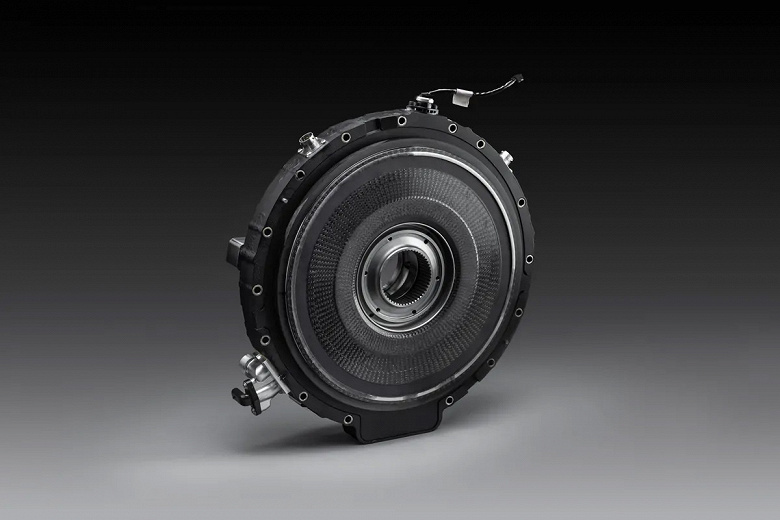 Porsche разрабатывает гибрид с осевым мотором Yasa прямо внутри маховика: до 900 л.с. под капотом