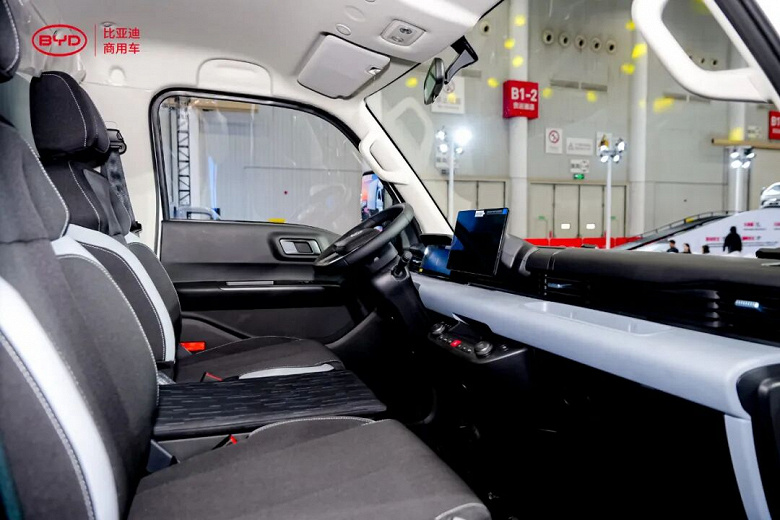 Представлен совершенно новый BYD T4: «Транспортёр» будущего с мотором 204 л.с., запасом хода 330 км и гарантией 10 лет — всего 95,8 тыс. юаней (1,1 млн рублей)