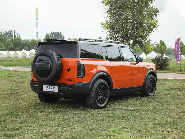 Рама, 1220 км на баке бензина, 421 л.с., полный привод, встроенный холодильник — за 230 тыс. юаней (2,65 млн рублей). В КНР представлен Ford Bronco Sport