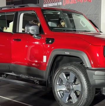 Рамный внедорожник с запасом хода 1200 км и расходом 8,68 литра на 100 км при разряженном аккумуляторе. Представлен BAIC BJ40 Extended Range Intelligent Edition