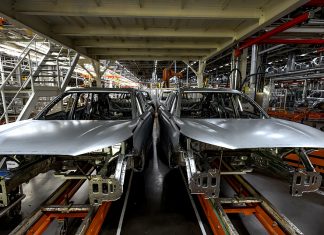 Роботы Fanuc и Yaskawa, 760 граммов воска и 600 тысяч деталей в сутки: раскрыты подробности о том, как собирают машины Tenet на бывшем российском заводе Volkswagen