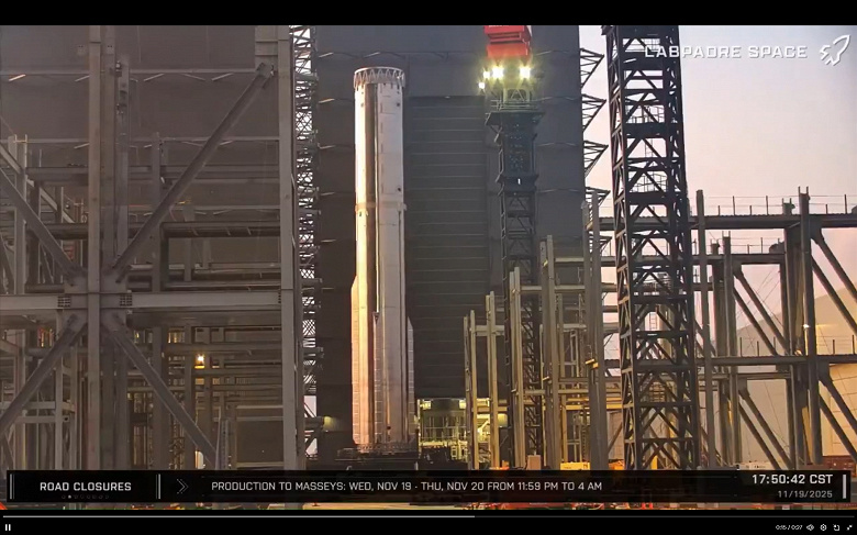 Самый мощный ракетный ускоритель в истории во всей красе: SpaceX начала выкатку ускорителя Super Heavy V3