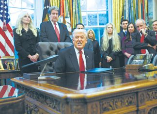 Трамп опять пытается усадить Россию и Украину за стол переговоров