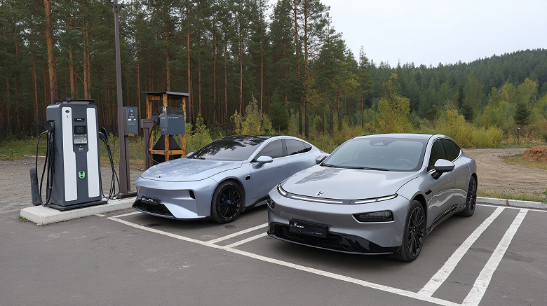 В России на одну зарядную станцию в среднем приходится 12 электромобилей и 15 гибридов