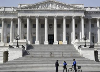 В Сенате США не подтвердили принятие санкций по РФ до конца года