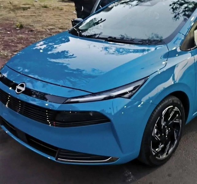 Дешевый седан Nissan Versa 2027 раскрыт досрочно: дизайн как у Nissan Murano, 1,6-литровый атмосферный мотор и больше никакой «механики»