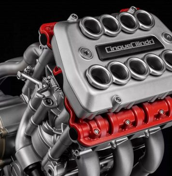 Два цилиндра сверху, три — снизу: представлен первый в мире мотоциклетный двигатель V5