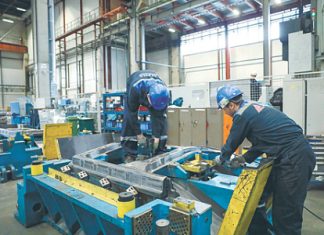 Экономике не хватает рабочих, машинистов и сборщиков