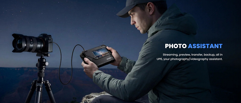 Это мобильный миниПК-NAS с аккумулятором и большим экраном. UnifyDrive UP6 позволяет установить шесть SSD и до 96 ГБ ОЗУ