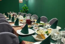 Организация поминальных обедов в трапезной храма: традиции, обычаи и нюансы