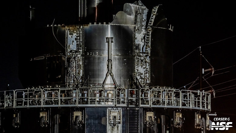 Изувеченный Super Heavy нового поколения после взрыва доставили по частям на утилизацию. Новый Booster 19 уже почти готов