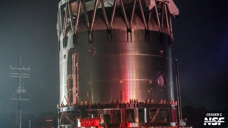 Изувеченный Super Heavy нового поколения после взрыва доставили по частям на утилизацию. Новый Booster 19 уже почти готов