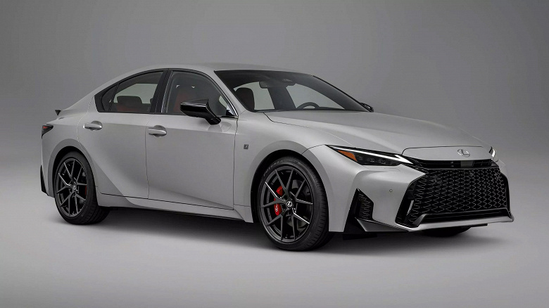 Lexus IS 2026 представлен в США: плюс 5000 долларов, минус 4- и 8-цилиндровый моторы