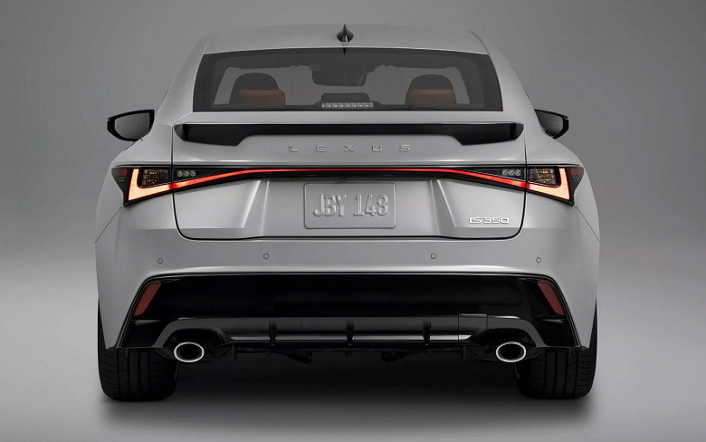 Lexus IS 2026 представлен в США: плюс 5000 долларов, минус 4- и 8-цилиндровый моторы