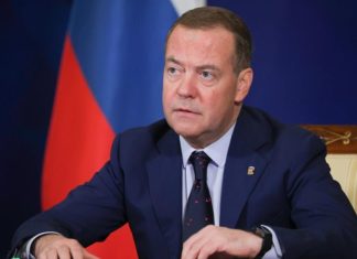 Медведев: Зеленский референдумом о территориях добивается замедления переговоров