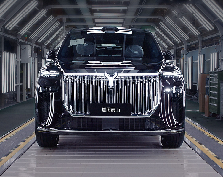 Новый уровень для Voyah: компания начинает поставки своего флагманского кроссовера Taishan в Китае, но скоро он официально появится в России