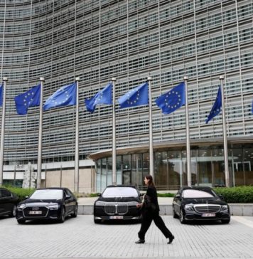 Politico: Венгрия блокировала план ЕК по займу на €90 млрд для Украины