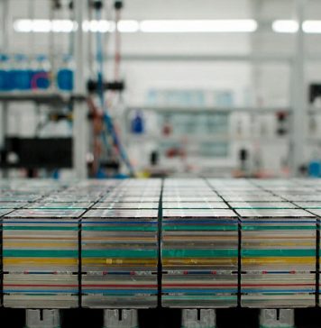 Прорыв в технологии твердотельных батарей: достигнута плотность энергии в 824 Вт·ч/кг