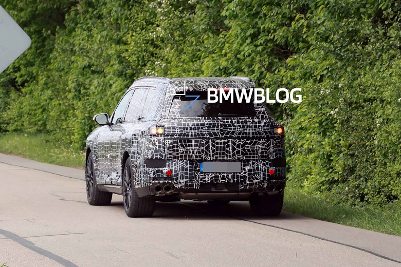 Прототип нового BMW X7 2027 замечен по дорогам Европы: кроссовер получит автоматические двери, а также вентиляцию и массаж задних кресел