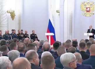 Путин: общий вектор развития РФ складывается вокруг семьи и Родины