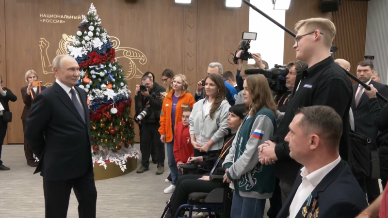 Путин высоко ценит работу волонтеров в зоне СВО, как и все россияне