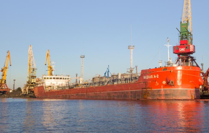 Российское судно Midvolga 2 в Черном море атаковал дрон