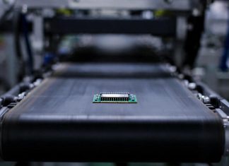 Samsung и Hynix не собираются заметно наращивать объём производства памяти, чтобы решить проблему. Они предпочитают дольше получать больше прибыль