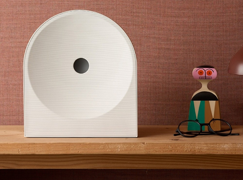 Samsung показала портативные колонки Music Studio с очень необычным дизайном. Младшая модель вообще не похожа на колонку