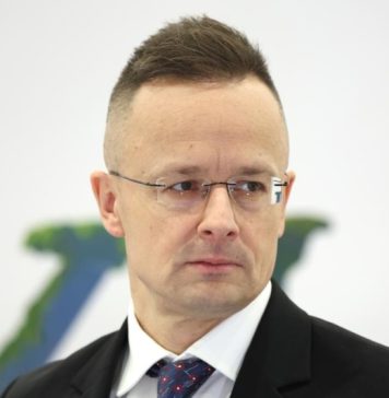 Сийярто назвал удары Киева по танкерам в Черном море государственным терроризмом