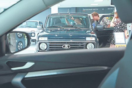 Стратегию автопрома обновят с учетом перезапуска "брошенных" иностранцами заводов