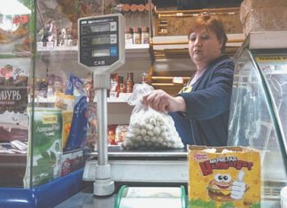 Уровень бедности в России достиг рекордно низких значений