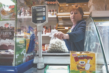 Уровень бедности в России достиг рекордно низких значений