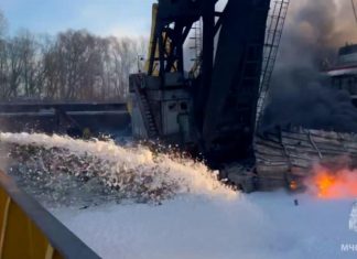 В Нижнем Новгороде во время пожара на плавкране погиб человек