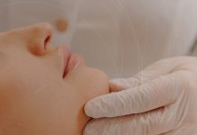 Ультразвуковой пилинг: современная методика очищения и омоложения кожи