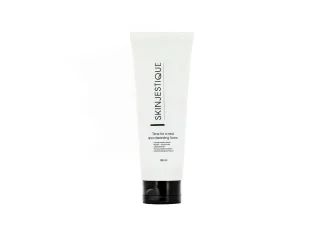 Средства для очищения лица: выбираем правильный уход