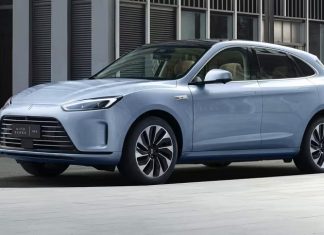 Аттракцион щедрости закрыт: 662-сильный полноприводный кроссовер Seres M5 подорожал в России на 510 тыс. рублей