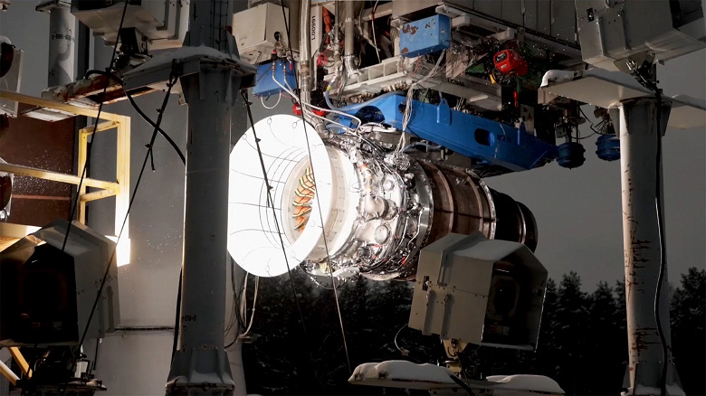 Четыре чайки за секунду: двигатель ПД-8 для нового SJ-100 обстреляли птицами