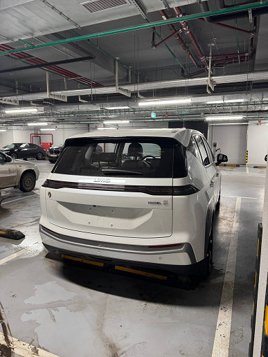 Его будут выпускать на «Москвиче»: электромобиль UMO 5 от «Яндекс Электро» засняли вживую в Москве