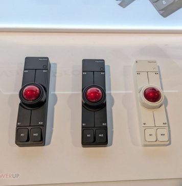 Этот трекбол удобно размещать прямо под клавиатурой. Keychron Nape Pro сам определяет ориентацию в пространстве и перенастраивает кнопки