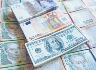 Гривна тоже пострадала из-за блэкаутов на Украине